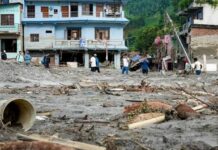 Nepal floods: Death toll rises to over 900, around 4300 still missing